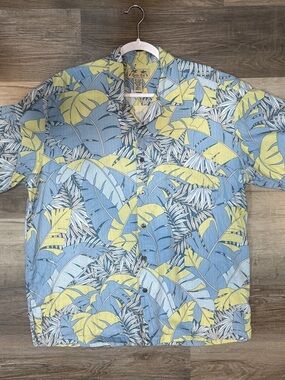 Vtg Kona Kai Light Blue & Yellow Tropical Print Short-Sleeve Shirt